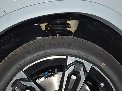 2025�� sDrive25i M�˶���װ