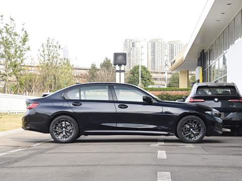 2026�� 330Li ������ M�˶���ҹ��װ