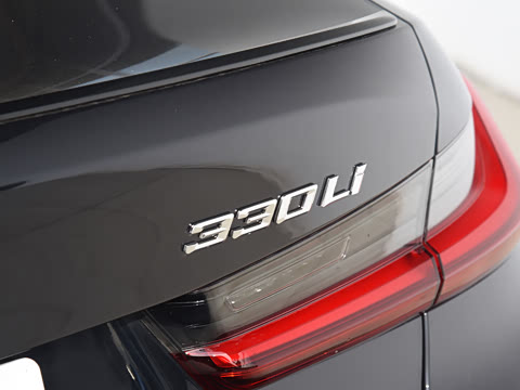 2026�� 330Li ������ M�˶���ҹ��װ