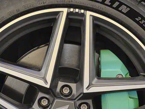 2025�� 710 Max��