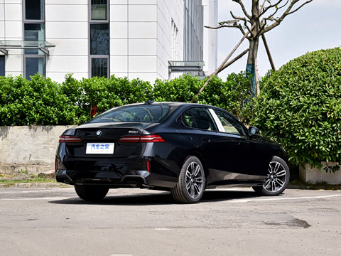 2026�� 525i M�˶���װ