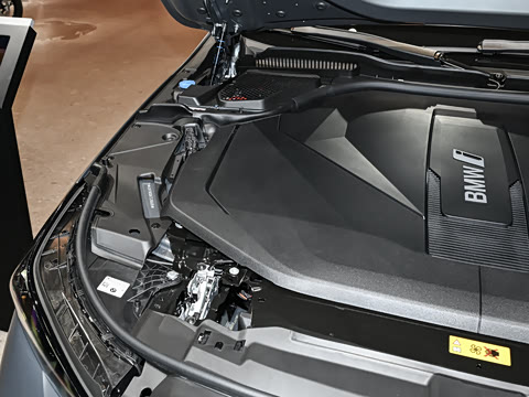 2026�� �Ŀ� xDrive 50L M�˶���װ
