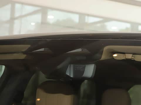 2026�� 3.0 L6 360PS SE�����