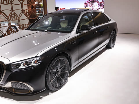 2027�� S 580 4MATIC Night Series
