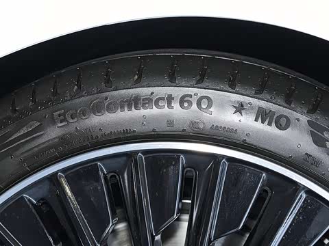 2025�� �Ŀ� E 300 �������˶���