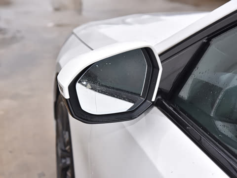 2026�� �Ŀ� 530Li ������ M�˶���װ