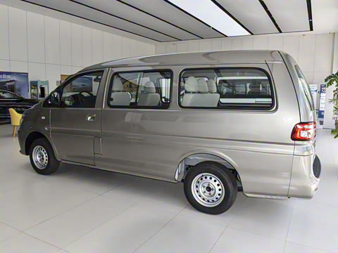 2025�� M5 1.6L ��׼��5��CNG