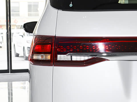 2026�� ���̰� 230����� 7��