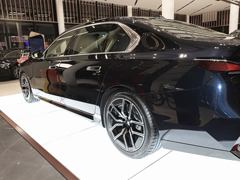 2026�� 735Li M�˶���װ