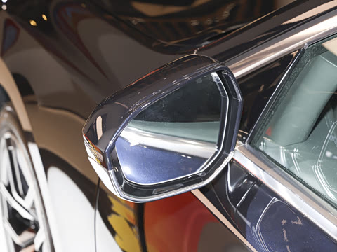 2026�� 735Li M�˶���װ