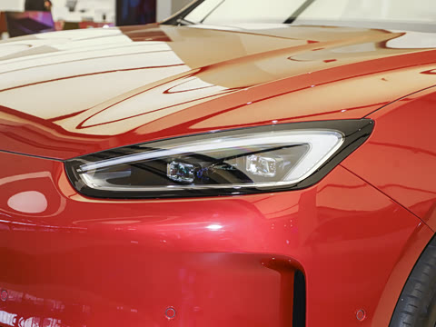 2025�� ����   Ultra ������