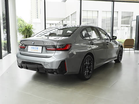 2026�� 330Li M�˶���ҹ��װ