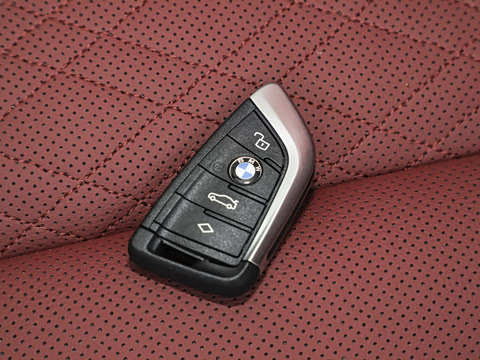 2026�� 330Li M�˶���ҹ��װ