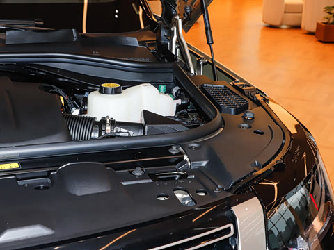 2026�� 3.0 L6 400PS AB�����