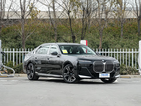 2026�� �Ŀ� 740Li ������ M�˶���װ