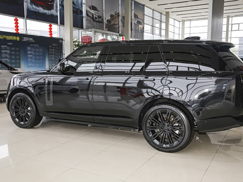 2026�� 3.0 L6 400PS SE�����