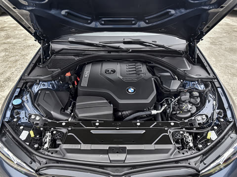 2026�� 330Li M�˶���ҹ��װ
