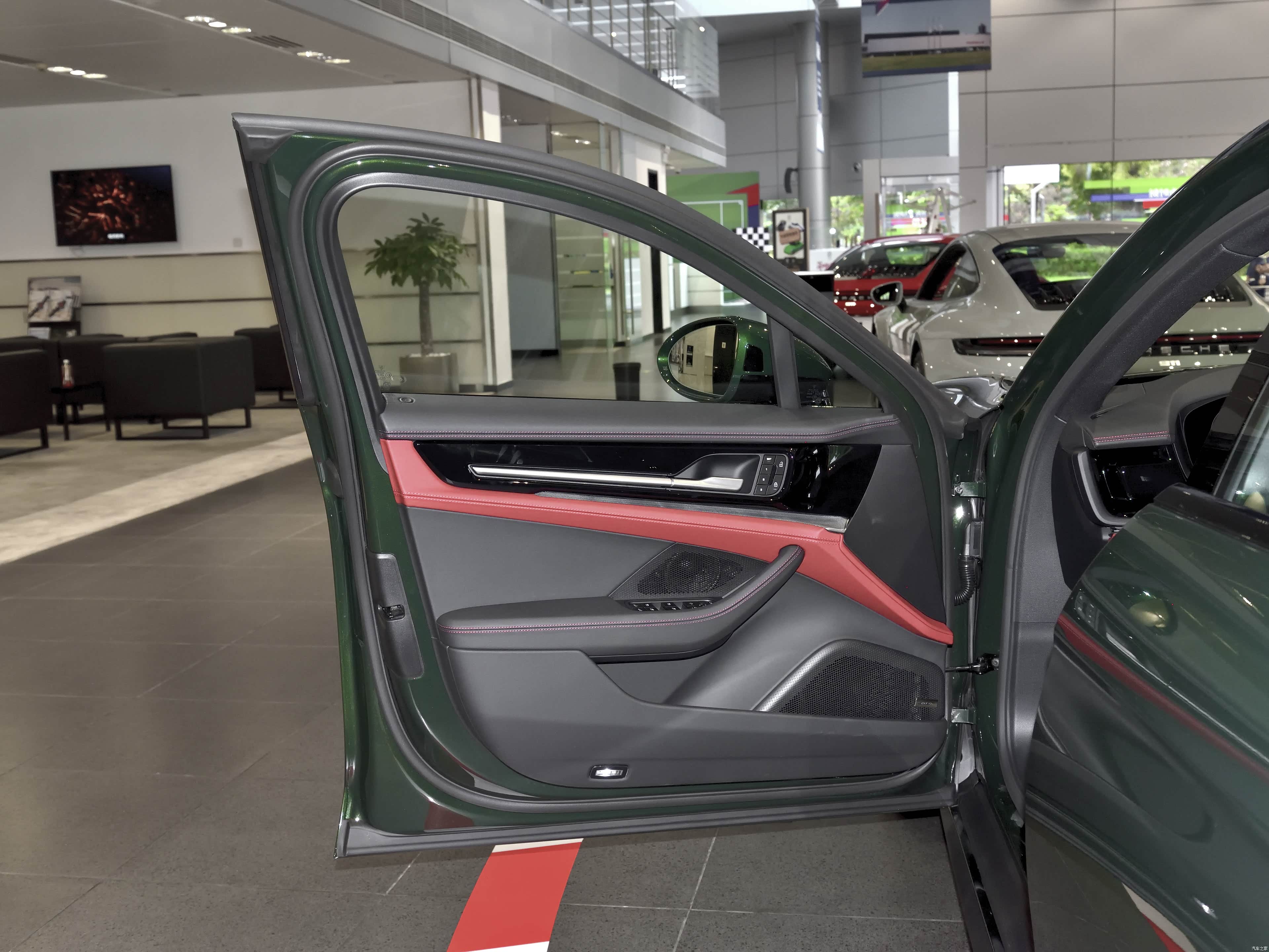 Porsche Panamera, миниатюра 18