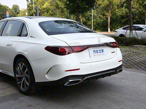 2025�� �Ŀ� E 300 L ʱ���˶���