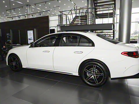 2025�� �Ŀ� E 260 �˶���