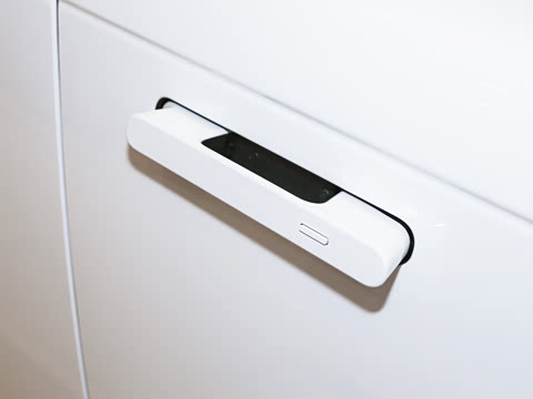 2026�� 3.0 L6 400PS SE�����