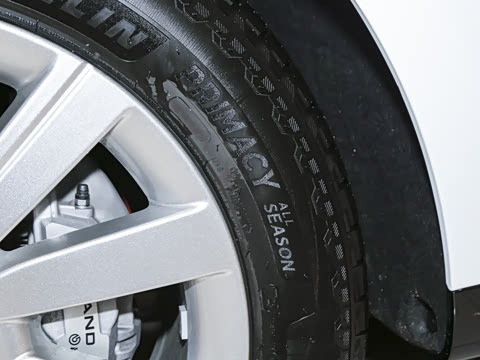 2026�� 3.0 L6 400PS SE�����