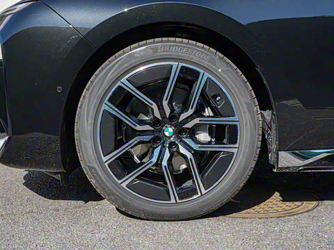 2026�� 735Li M�˶���װ