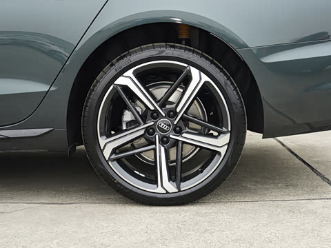 2026�� 200���������� 40 TFSI ����������