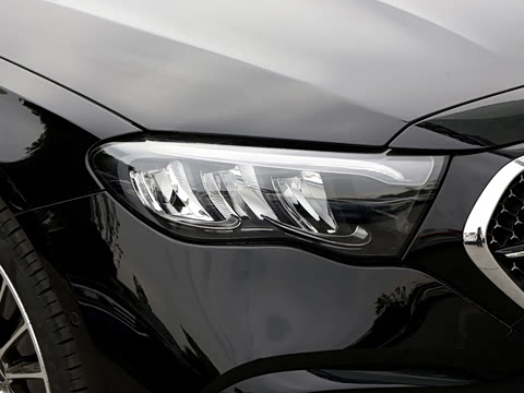 2026�� �Ŀ� E 300 L �����˶���