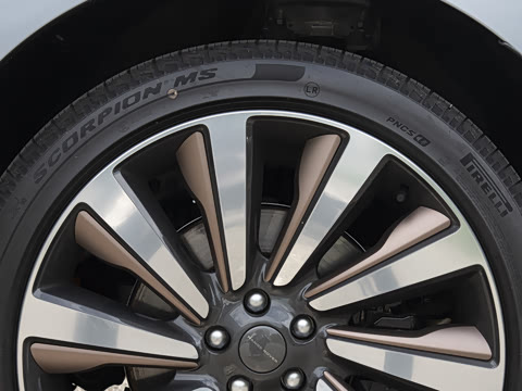 2026�� 4.4 V8 SV����� ����