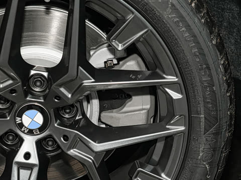 2026�� 330Li M�˶���ҹ��װ