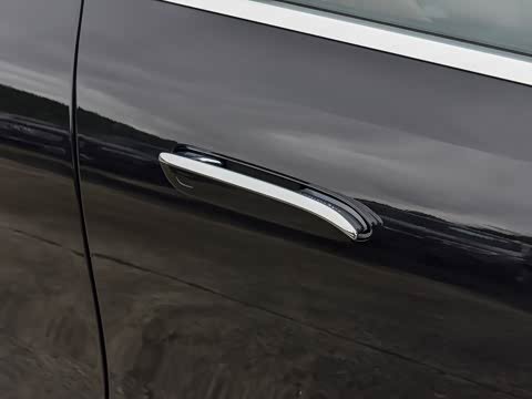 2026�� �Ŀ� E 260 L �����