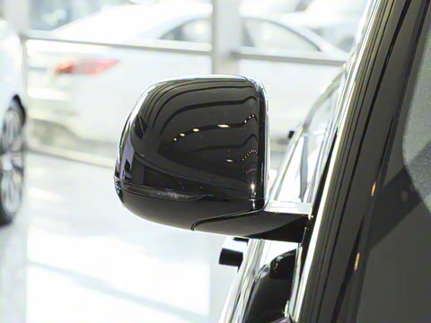 2025�� 3.0 L6 400PS ʢ���ӳ���