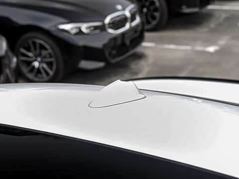 2026�� 330Li ������ M�˶���ҹ��װ