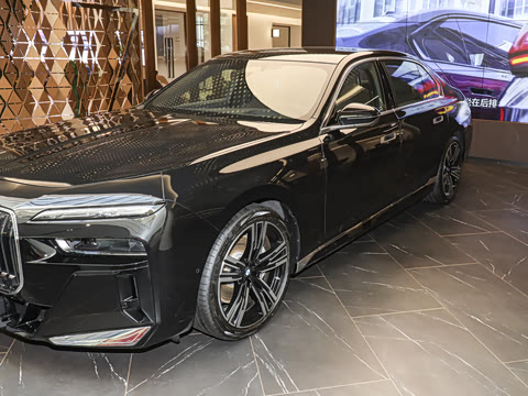 2026�� 740Li ������ M�˶���װ