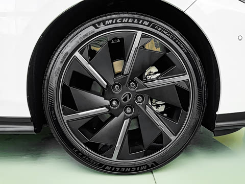 2025�� 500e
