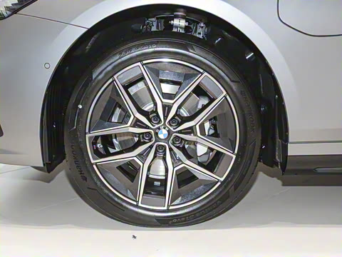 2026�� eDrive 40L M�˶���װ