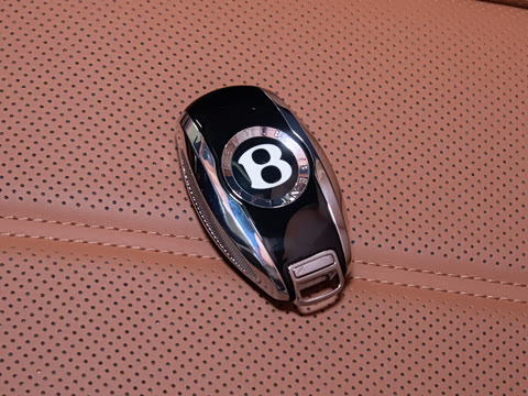 2026�� 4.0T V8