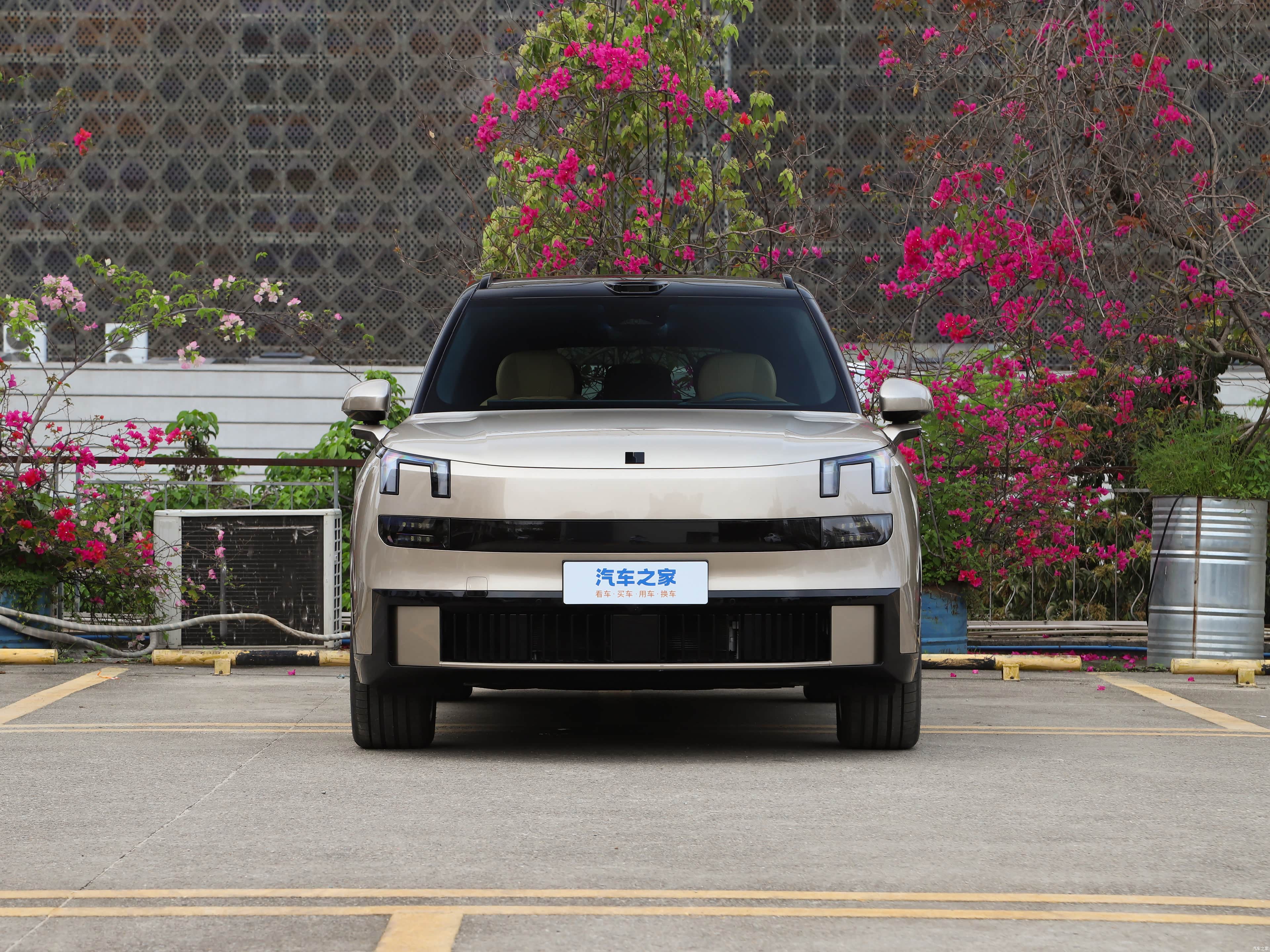 Lynk & Co 900, миниатюра 2