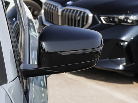 2026�� 330i M�˶���ҹ��װ