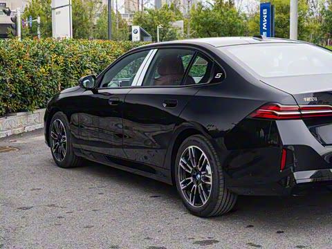 2026�� 530Li ������ M�˶���װ