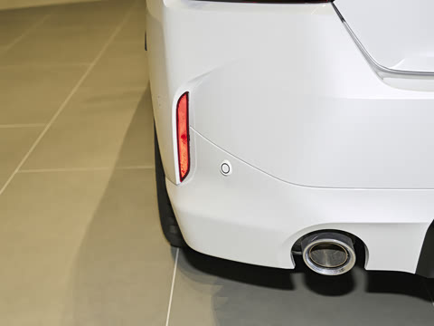 2026�� 225i M�˶���ҹ��װ