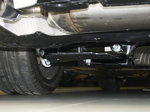 2026�� 225i M�˶���ҹ��װ