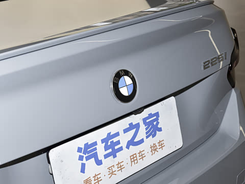 2026�� 225i M�˶���ҹ��װ