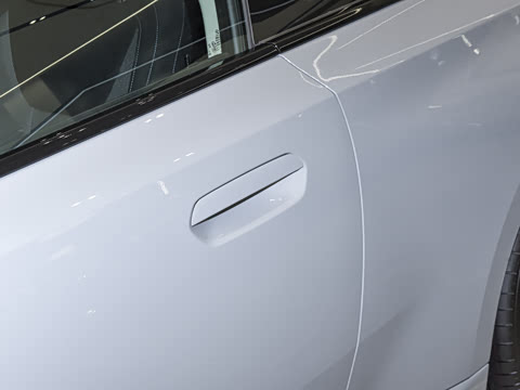 2026�� 225i M�˶���ҹ��װ