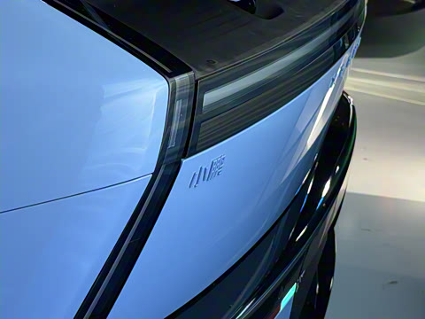 2025�� 750 ���������� Ultra