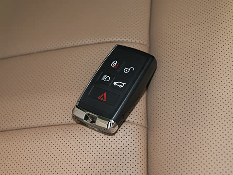 2025�� 400PS Dynamic SE