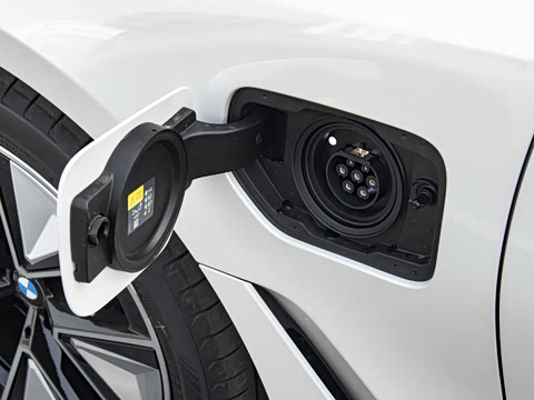 2026�� eDrive 40 L ��ҹ�˶���װ