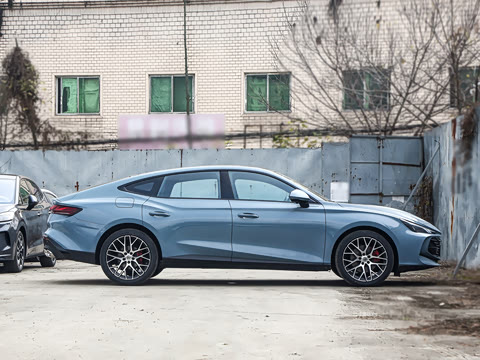 2026�� 2.0T 405 AT������