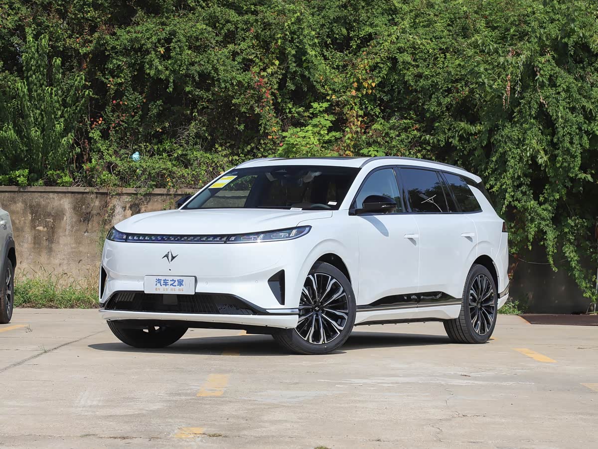Dongfeng eπ008